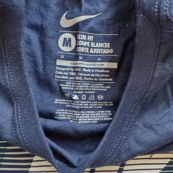 NWT Nike T-shirt - Picture 2 of 4